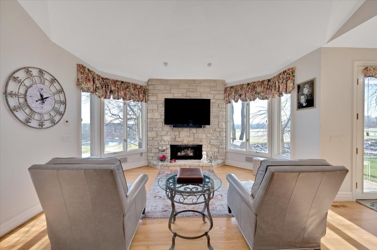 4999 ROCKAWAY Lane
