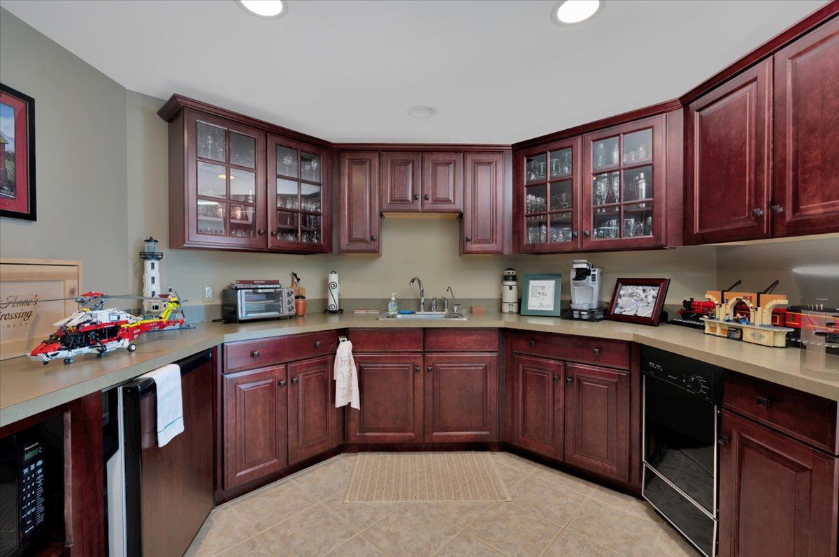 4999 ROCKAWAY Lane