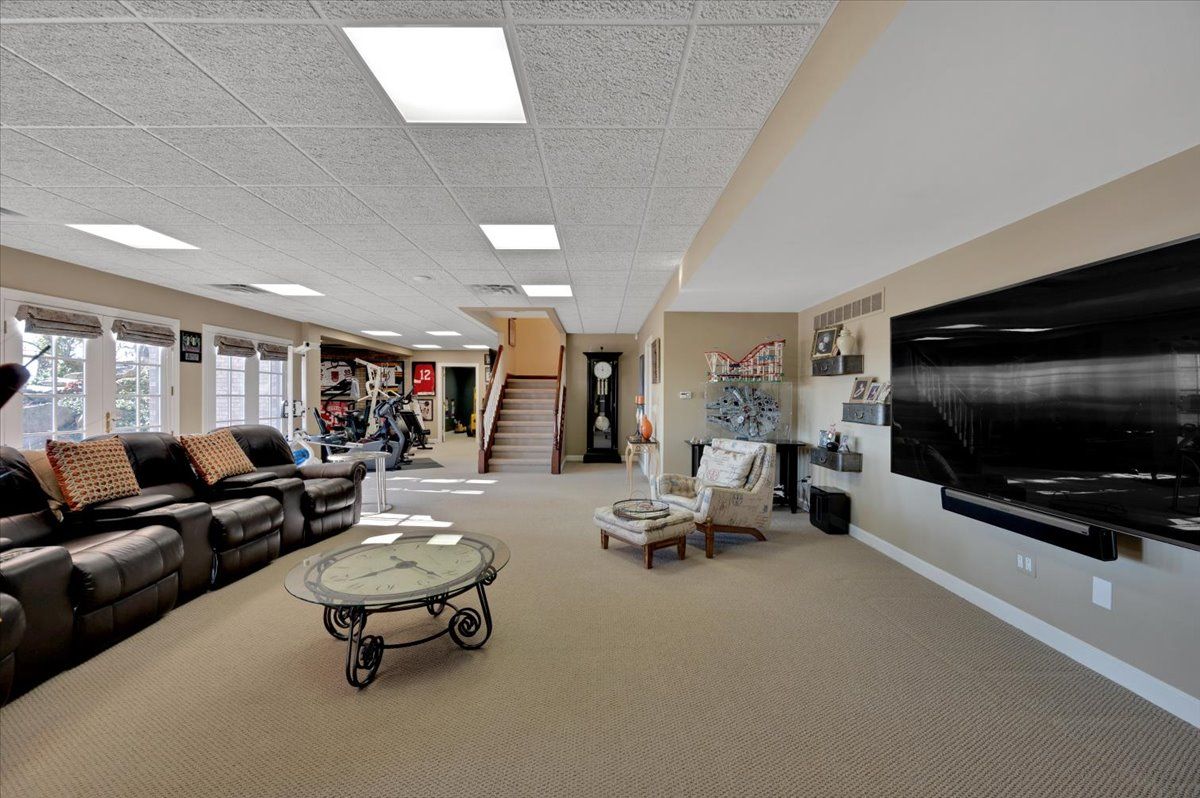 4999 ROCKAWAY Lane