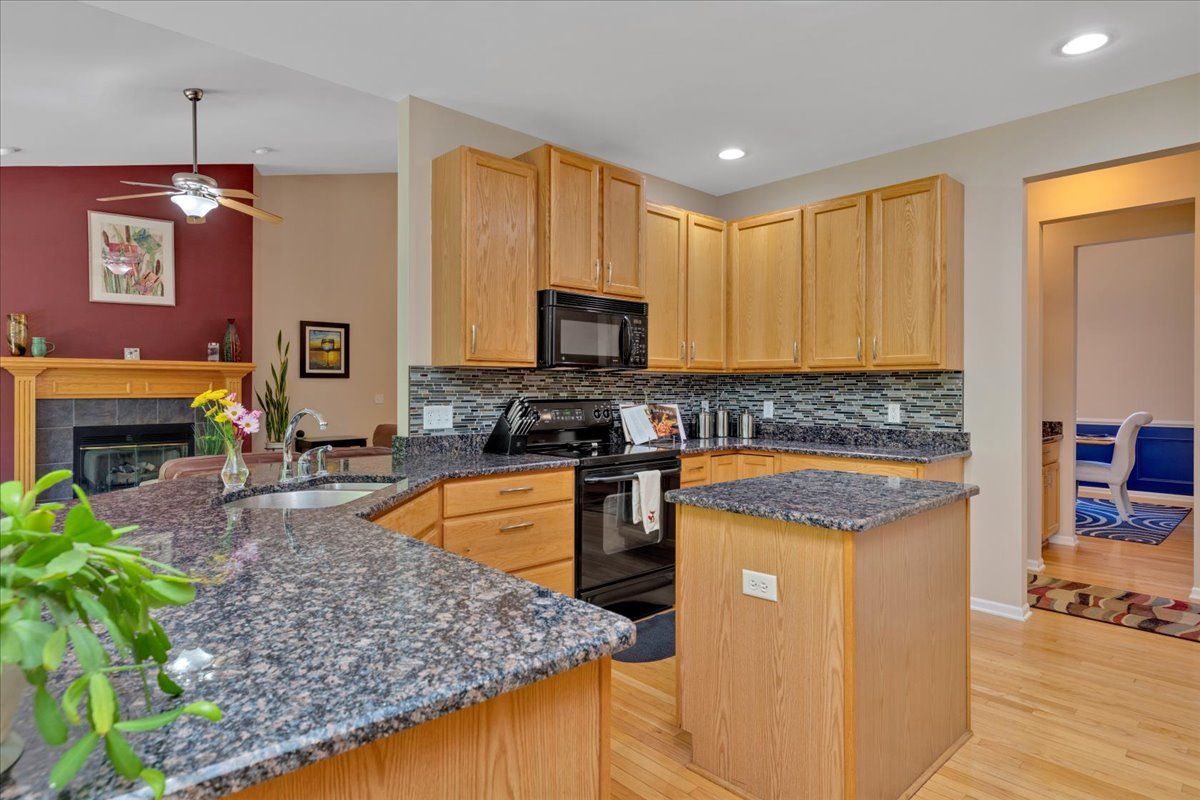5924 SCOTT Circle