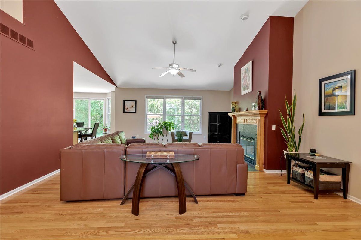 5924 SCOTT Circle