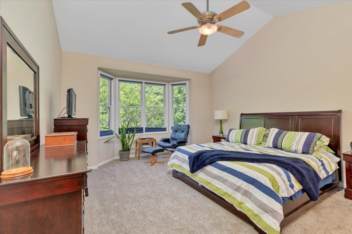 5924 SCOTT Circle