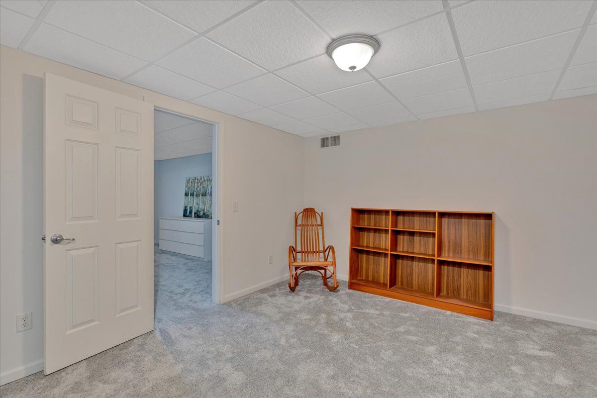 5924 SCOTT Circle