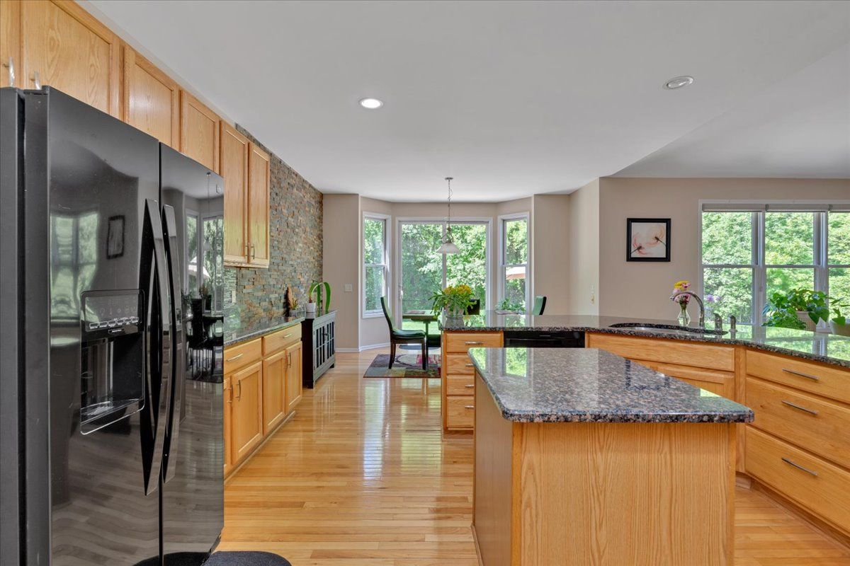 5924 SCOTT Circle