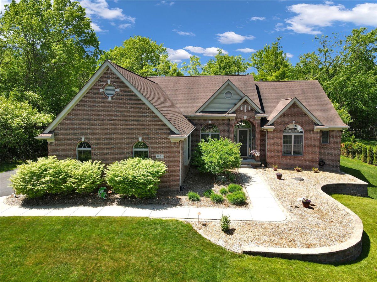 5924 SCOTT Circle