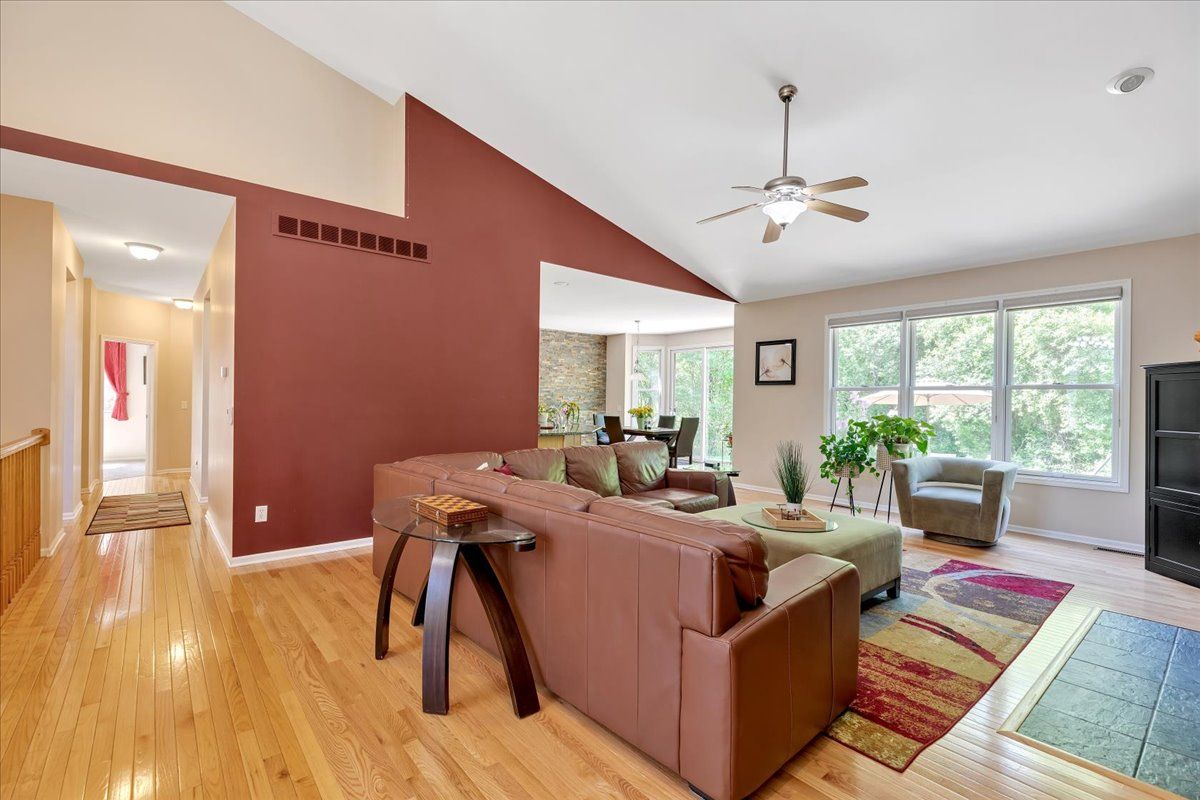 5924 SCOTT Circle