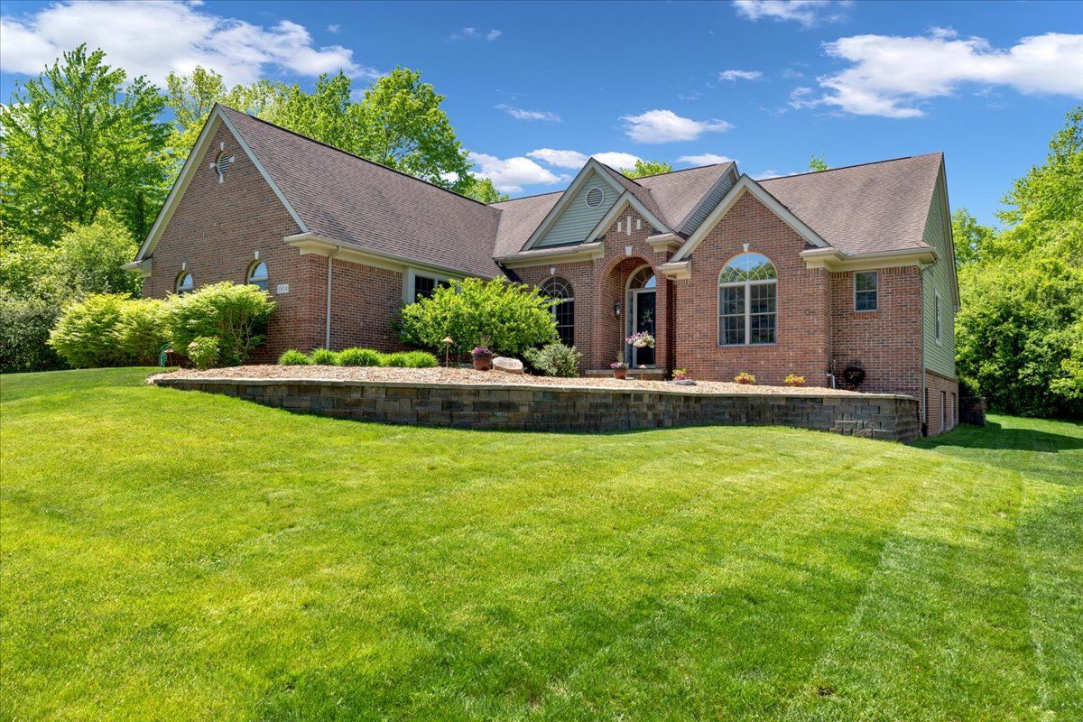 5924 SCOTT Circle