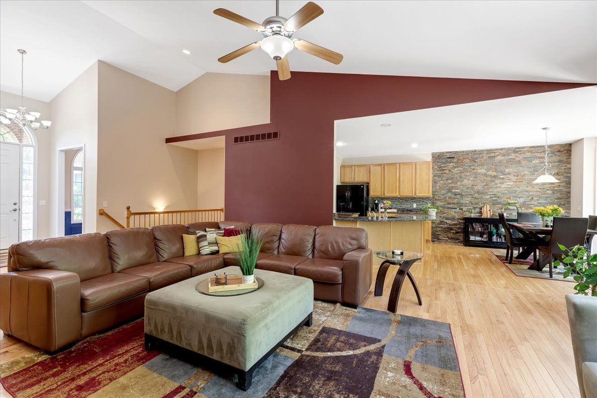 5924 SCOTT Circle