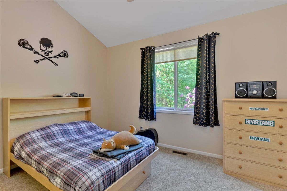 5924 SCOTT Circle
