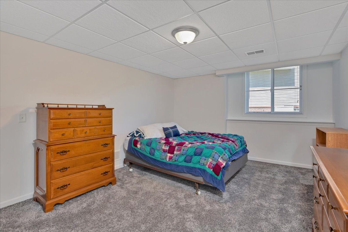 5924 SCOTT Circle