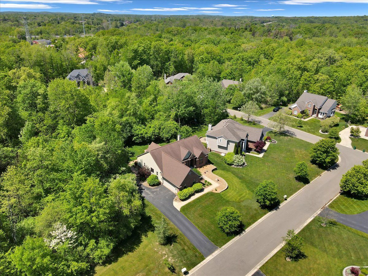 5924 SCOTT Circle