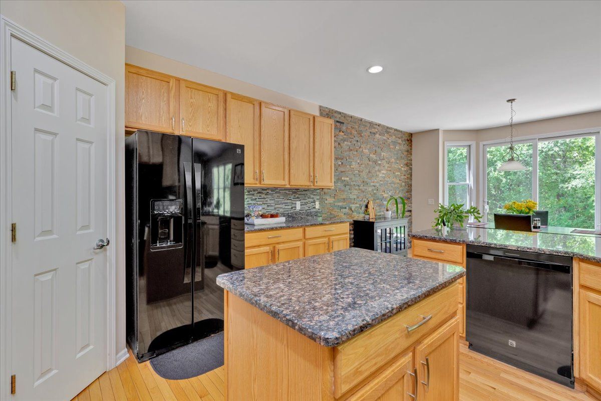 5924 SCOTT Circle
