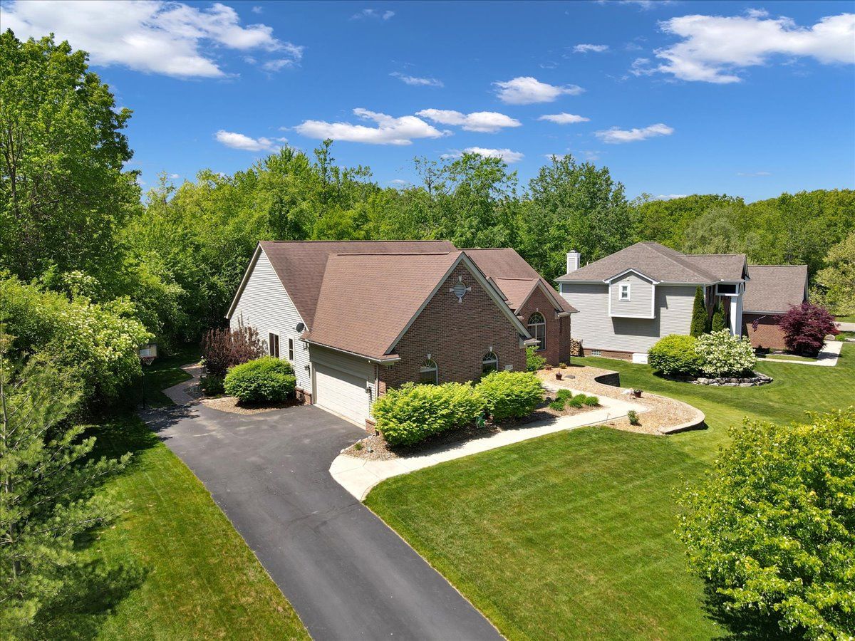 5924 SCOTT Circle