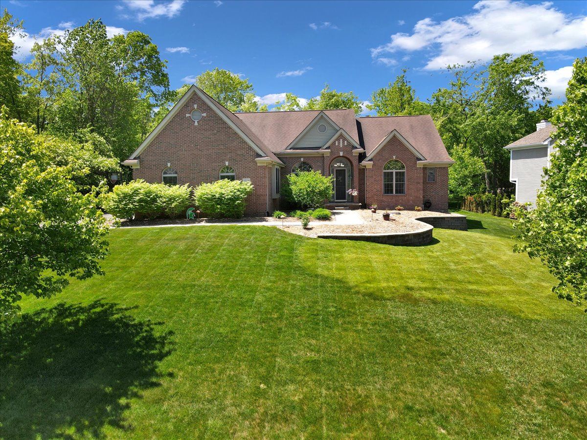 5924 SCOTT Circle