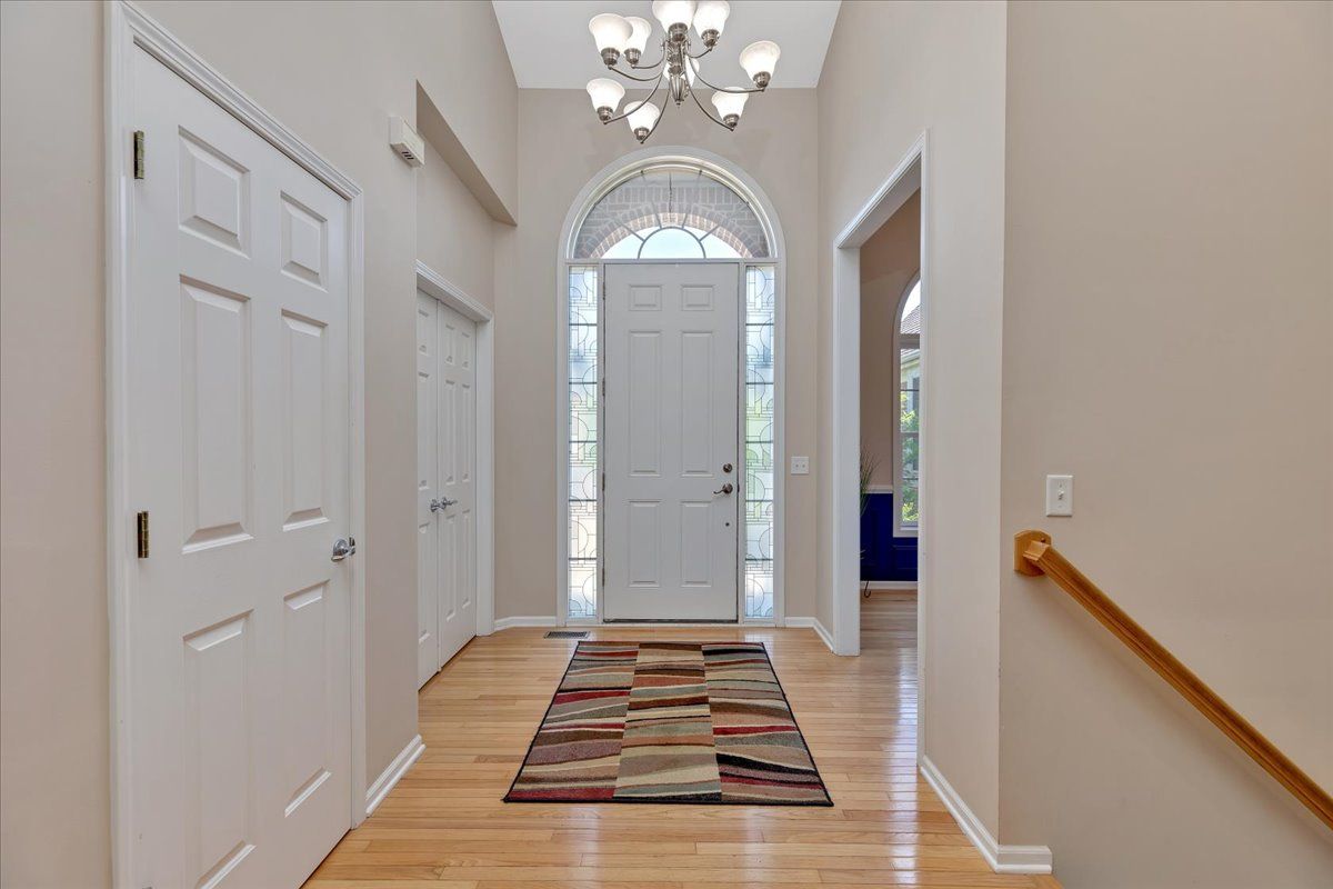 5924 SCOTT Circle