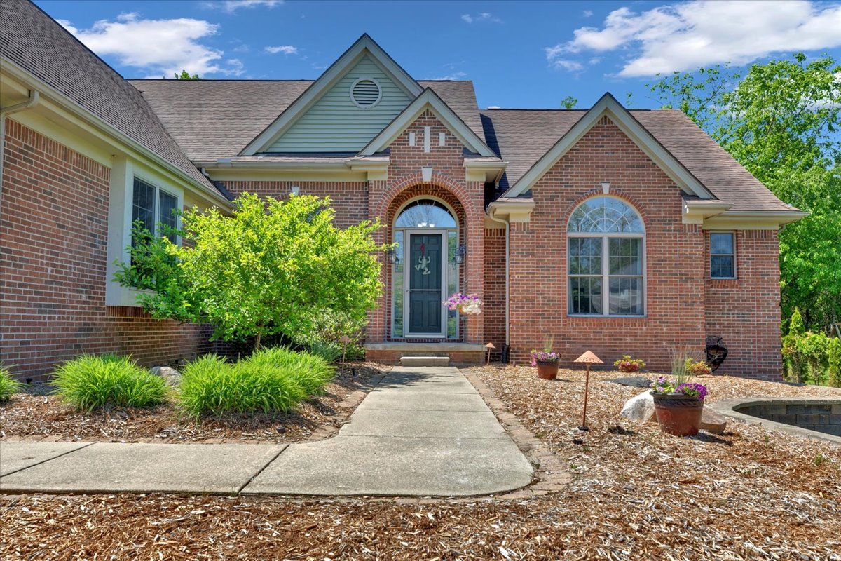 5924 SCOTT Circle