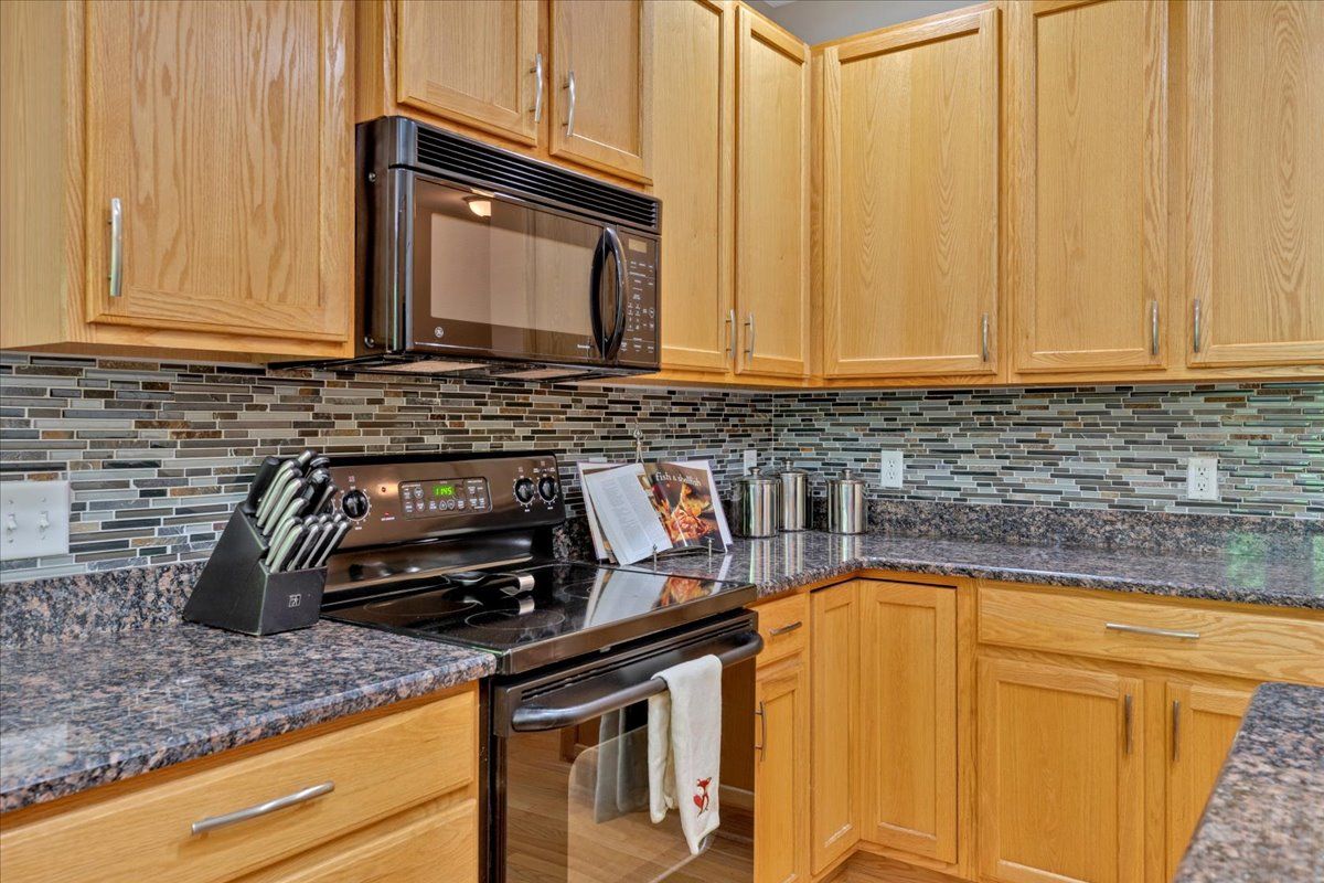 5924 SCOTT Circle