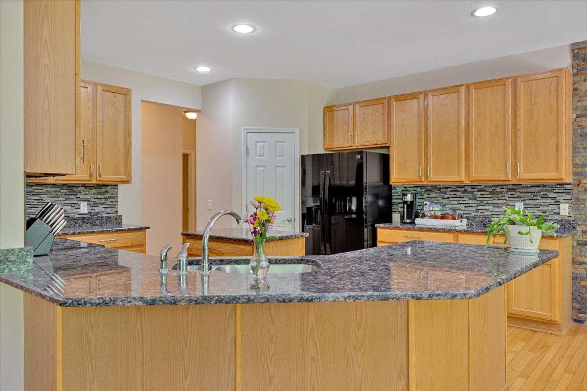 5924 SCOTT Circle