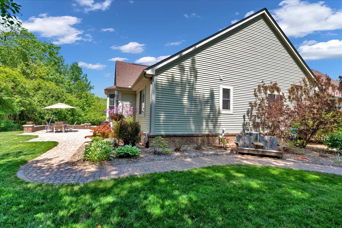 5924 SCOTT Circle