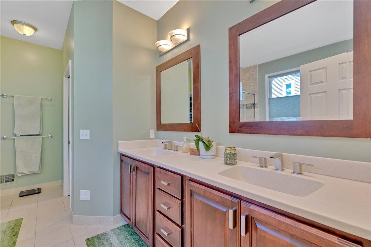 5924 SCOTT Circle