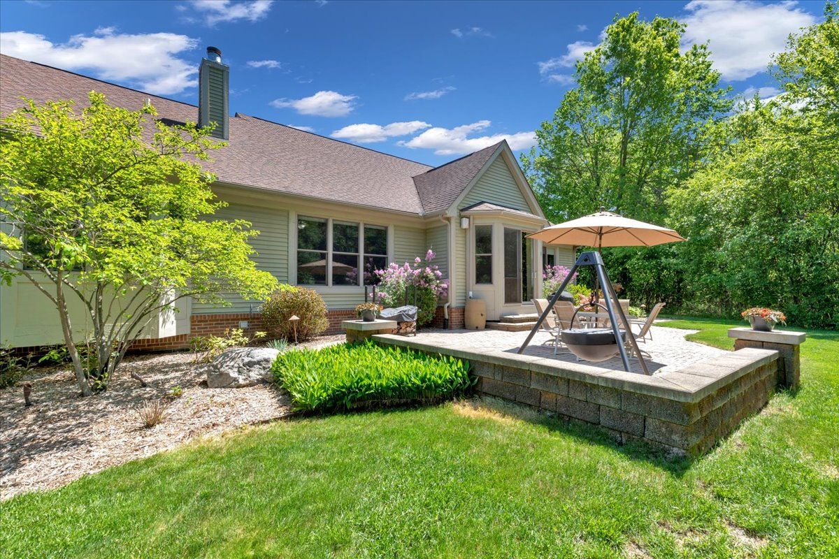 5924 SCOTT Circle