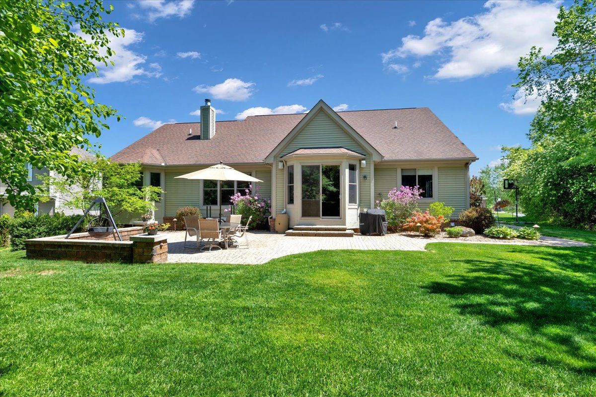 5924 SCOTT Circle