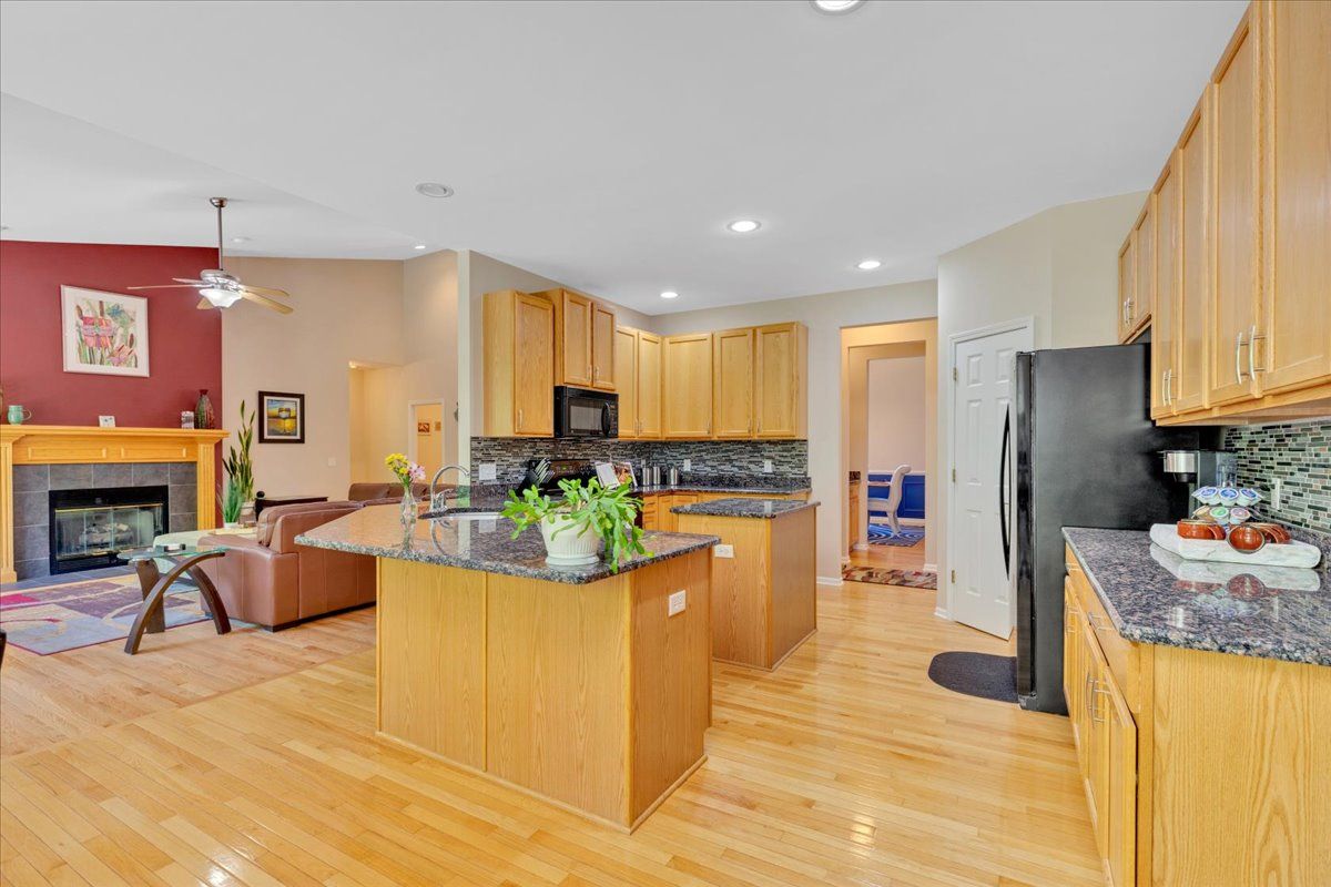 5924 SCOTT Circle