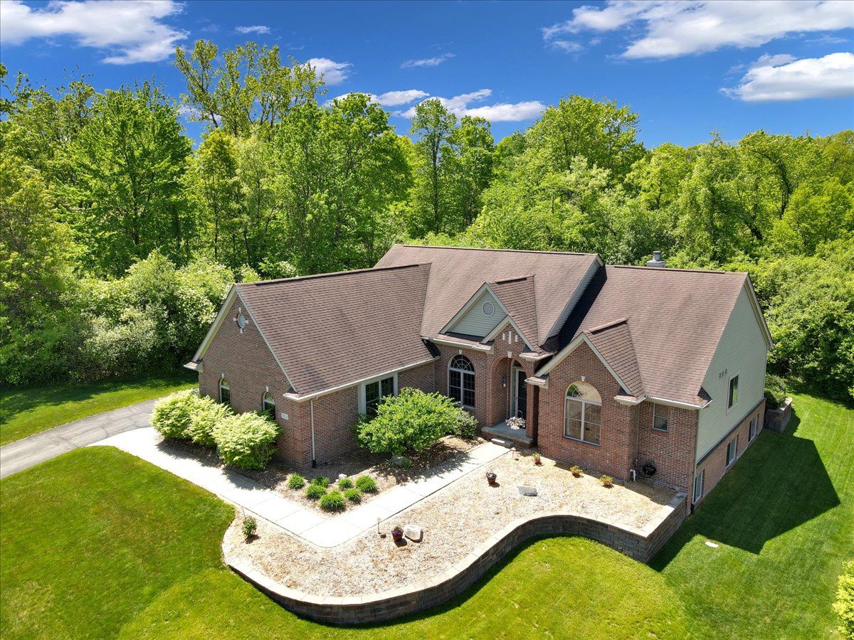 5924 SCOTT Circle