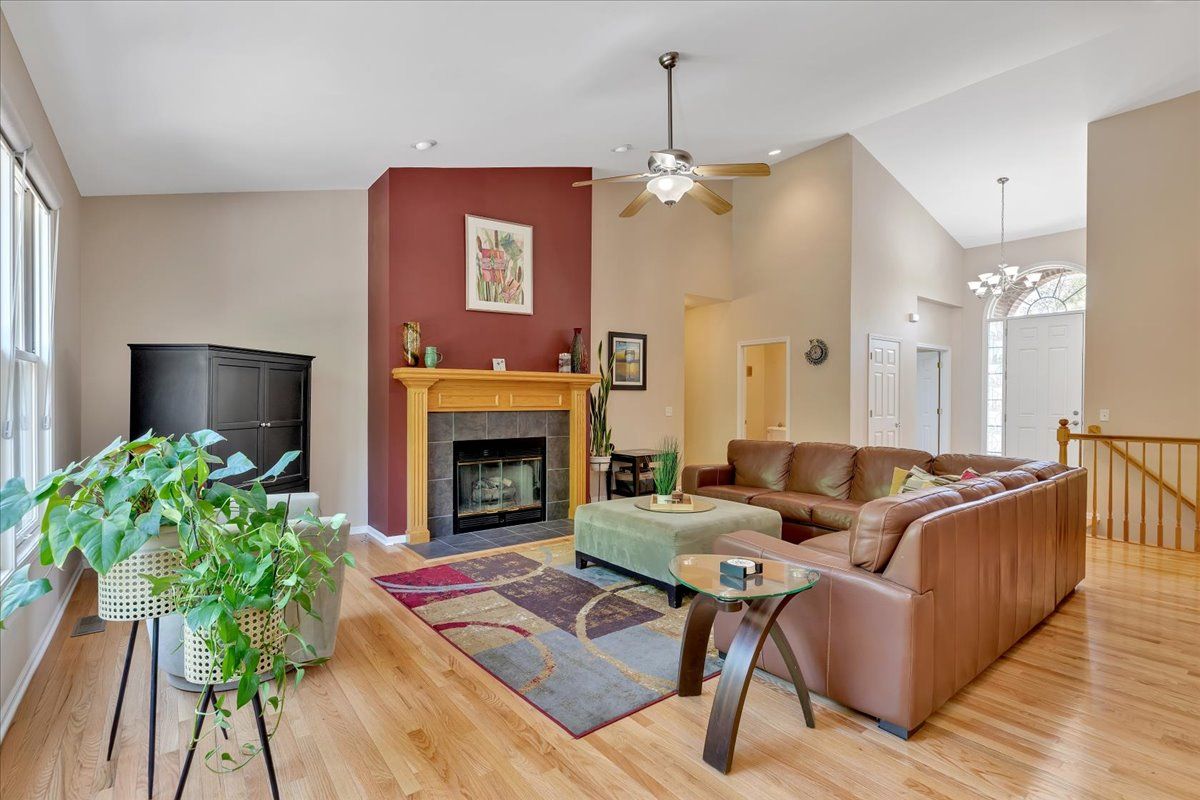 5924 SCOTT Circle