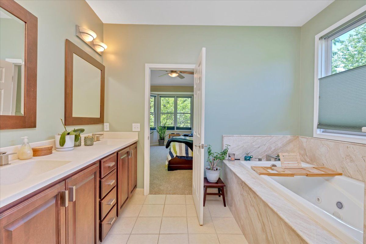 5924 SCOTT Circle