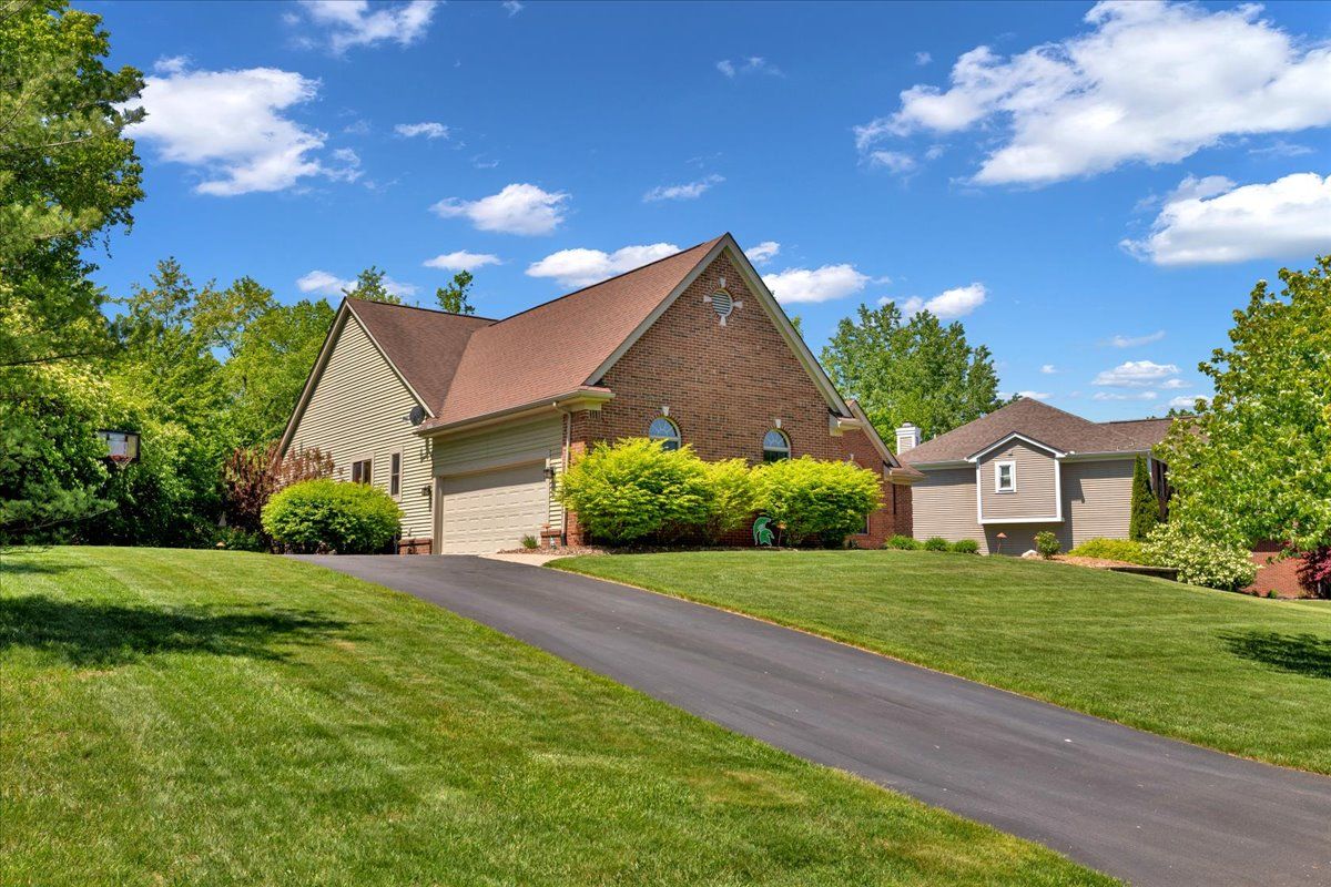 5924 SCOTT Circle