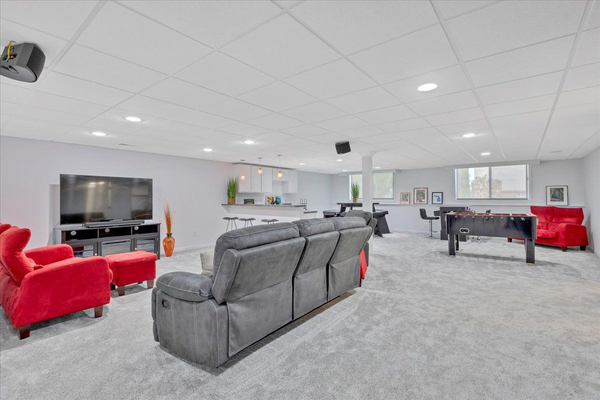 5924 SCOTT Circle