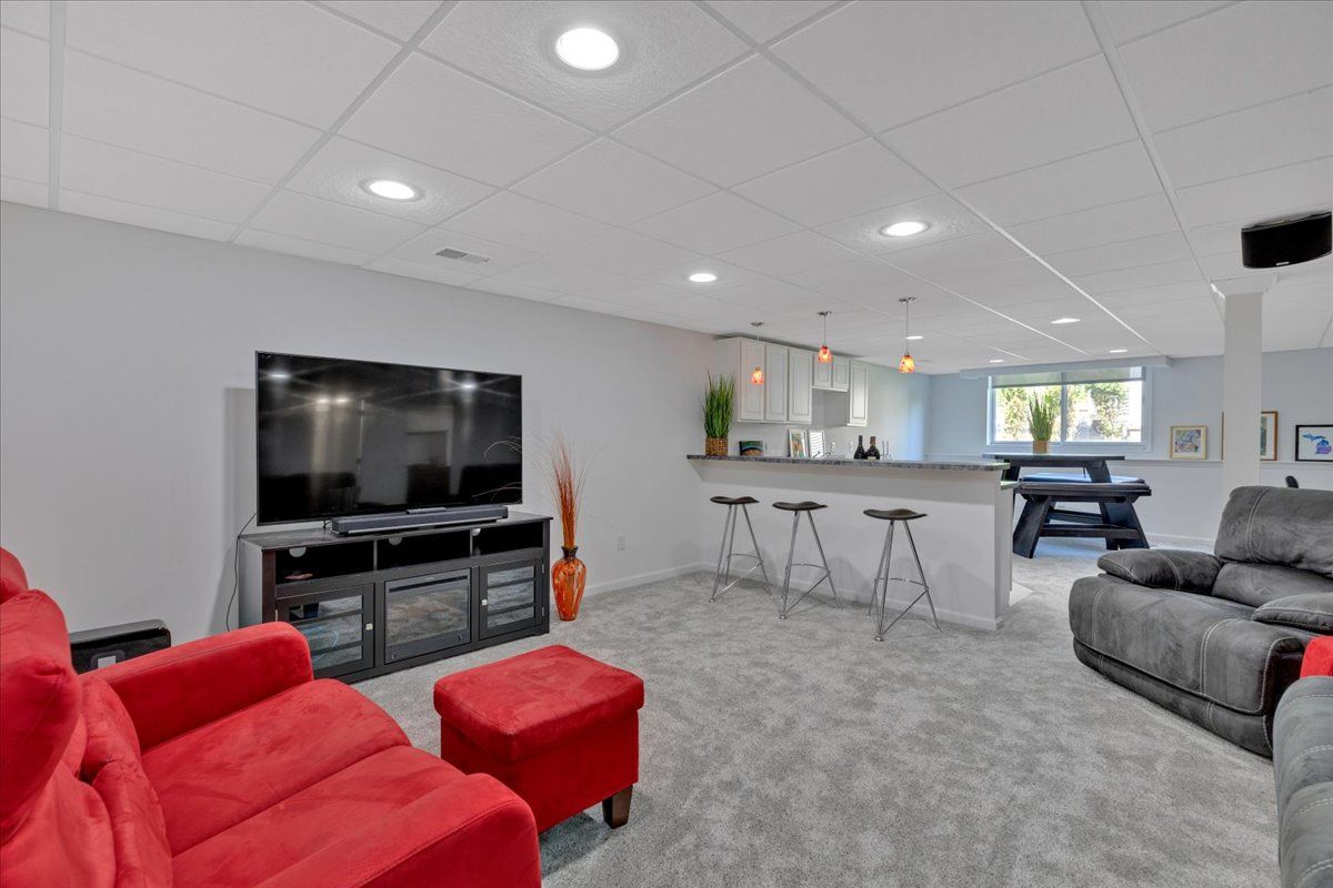 5924 SCOTT Circle