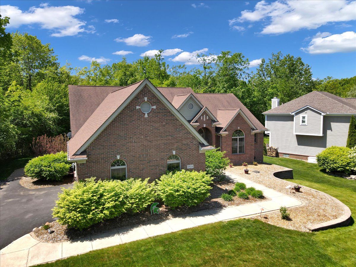 5924 SCOTT Circle