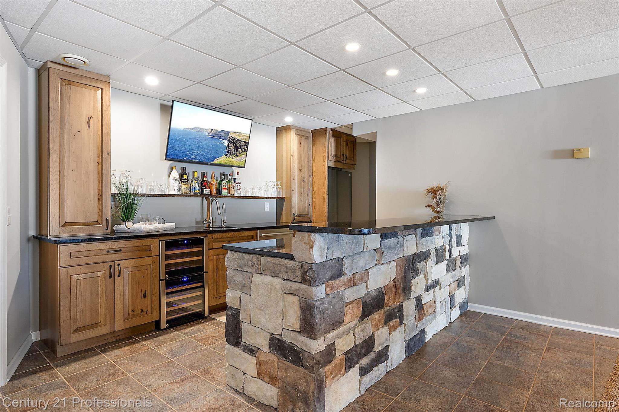 8856 BRIDGE LAKE Road
