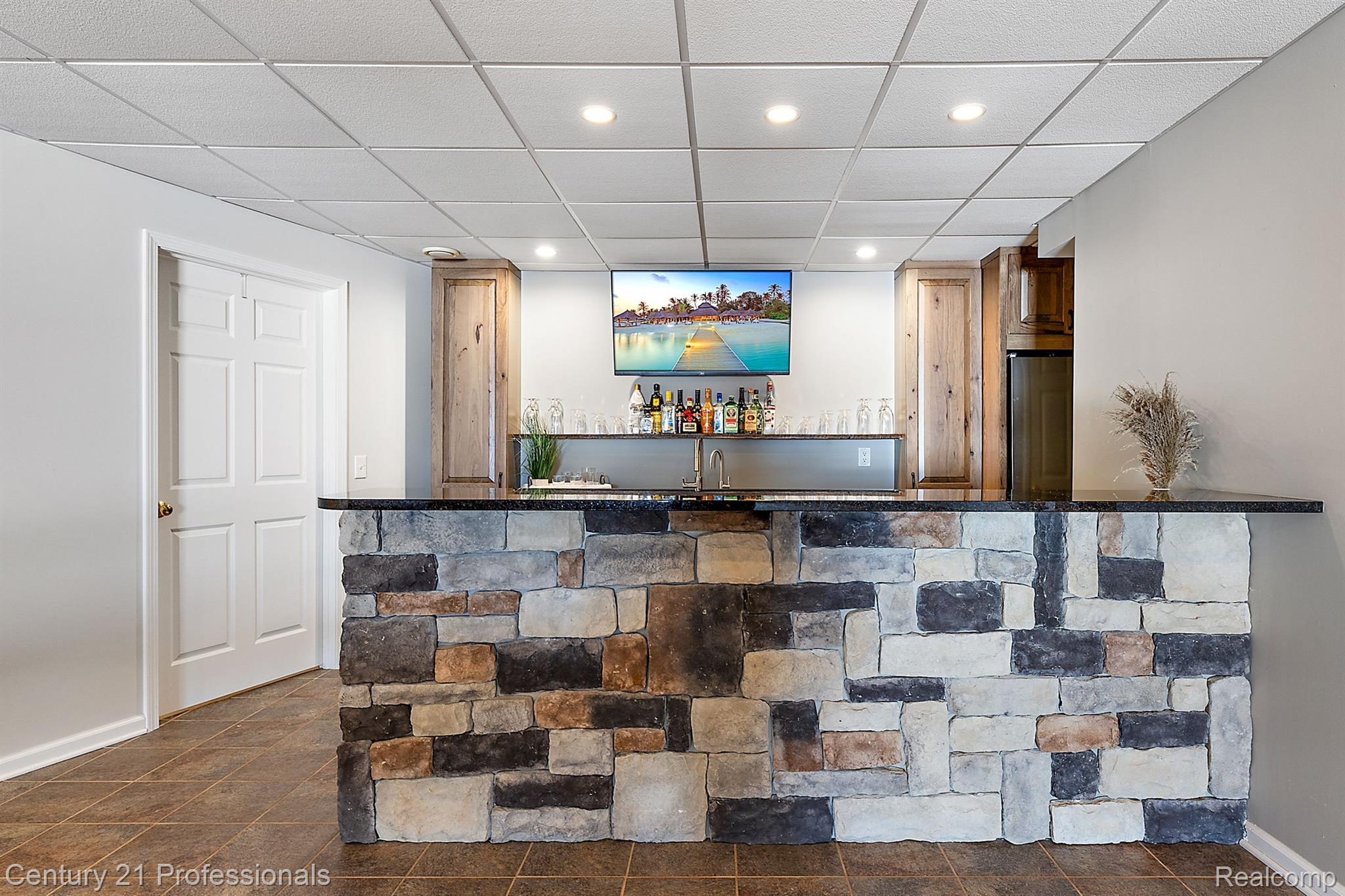 8856 BRIDGE LAKE Road