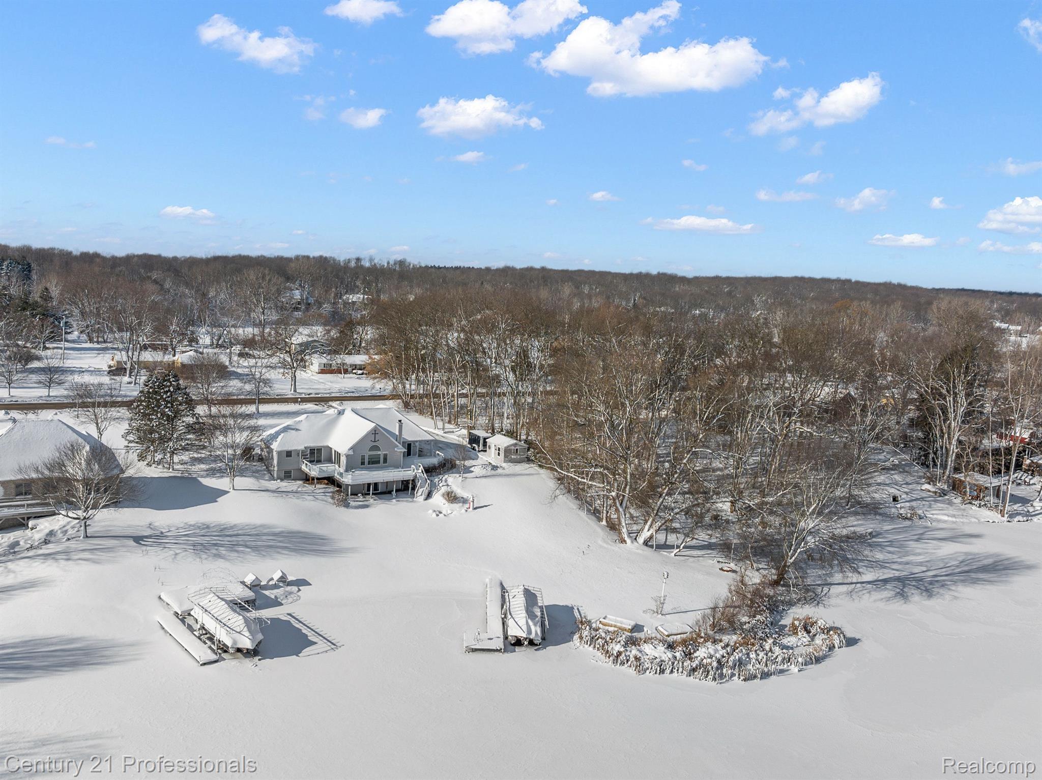 8856 BRIDGE LAKE Road