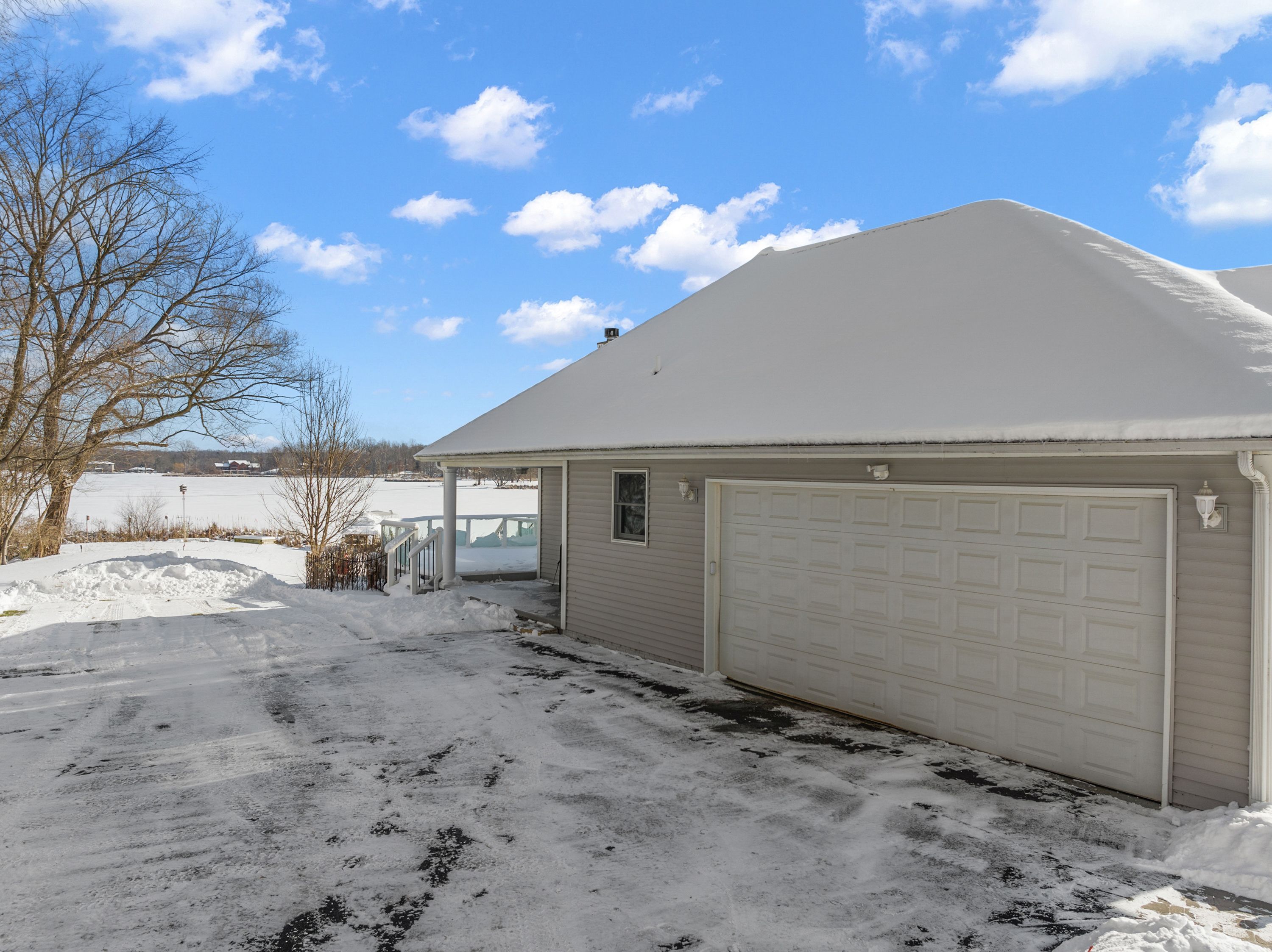 8856 BRIDGE LAKE Road