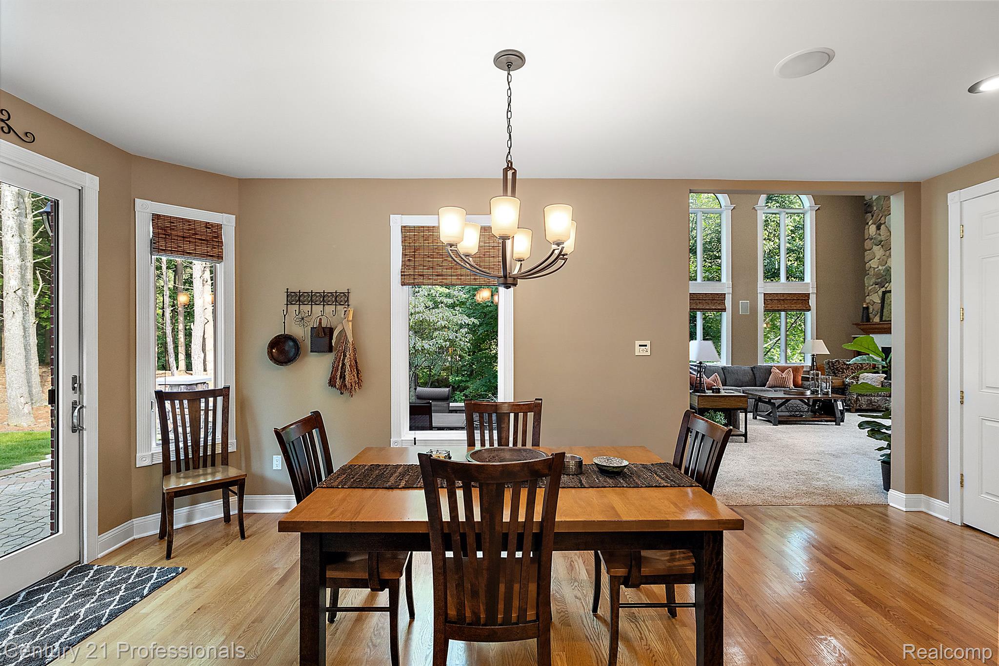 3318 CREEKVIEW Drive