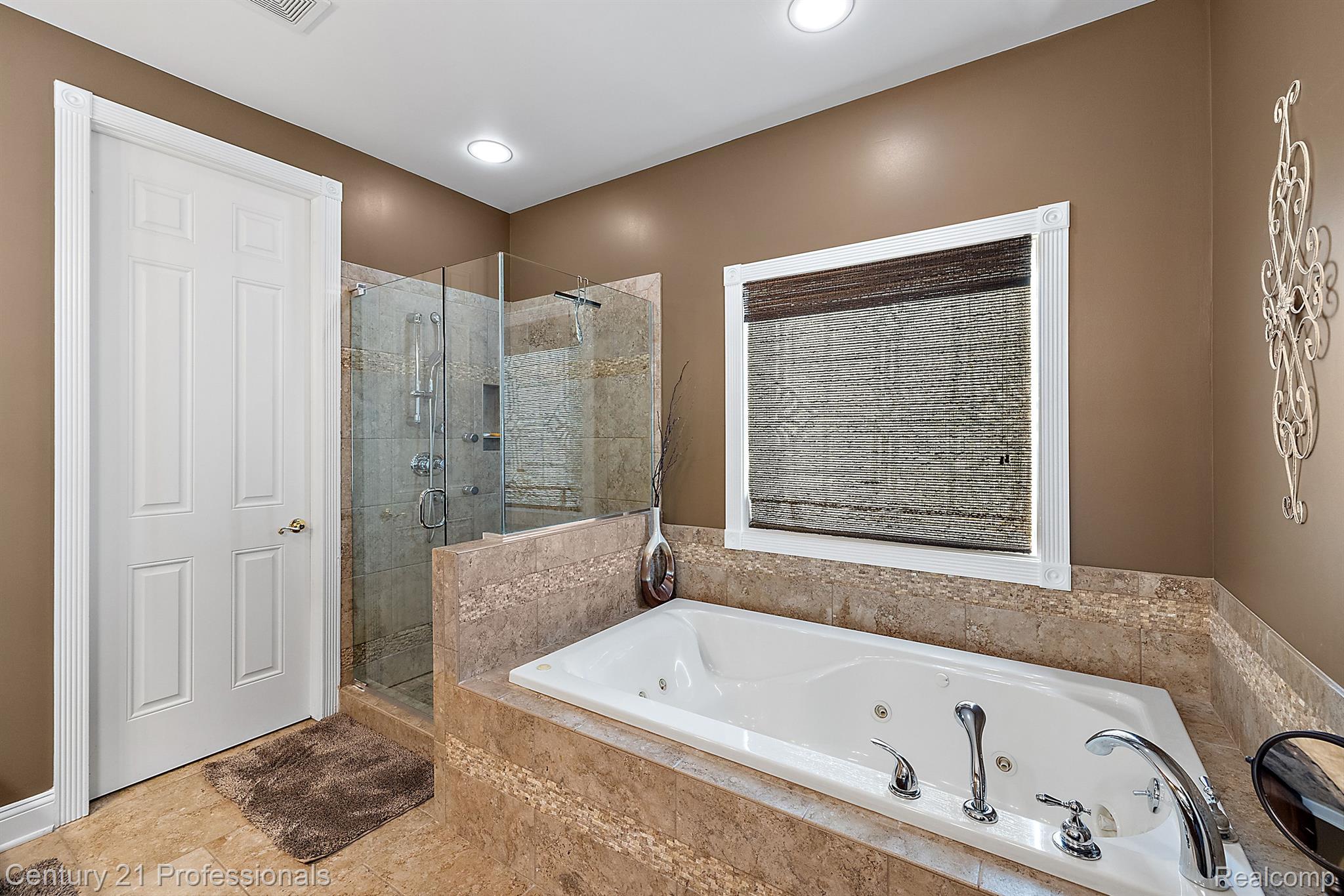 3318 CREEKVIEW Drive