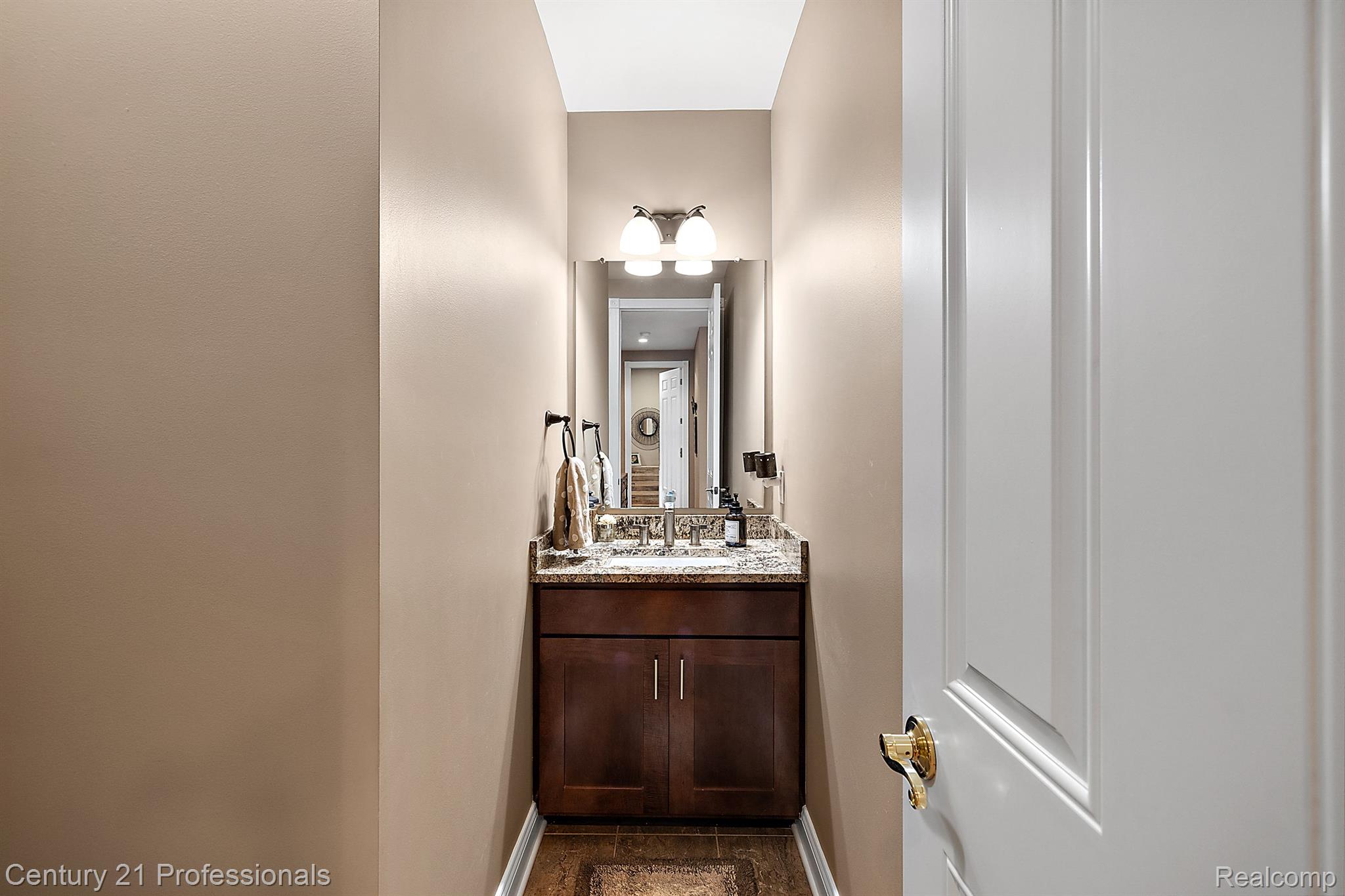 3318 CREEKVIEW Drive