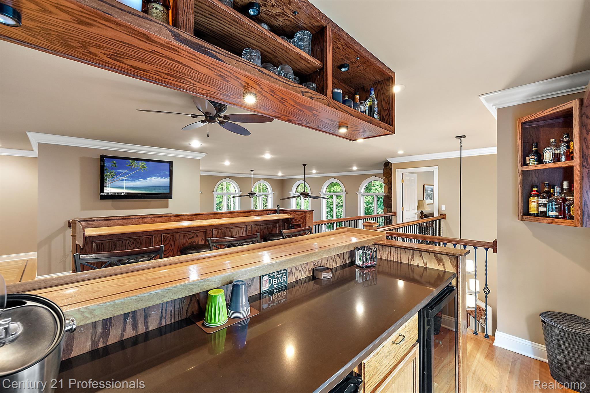 3318 CREEKVIEW Drive