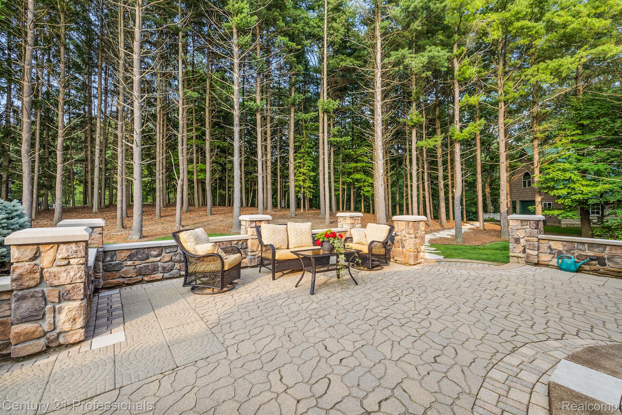 3318 CREEKVIEW Drive