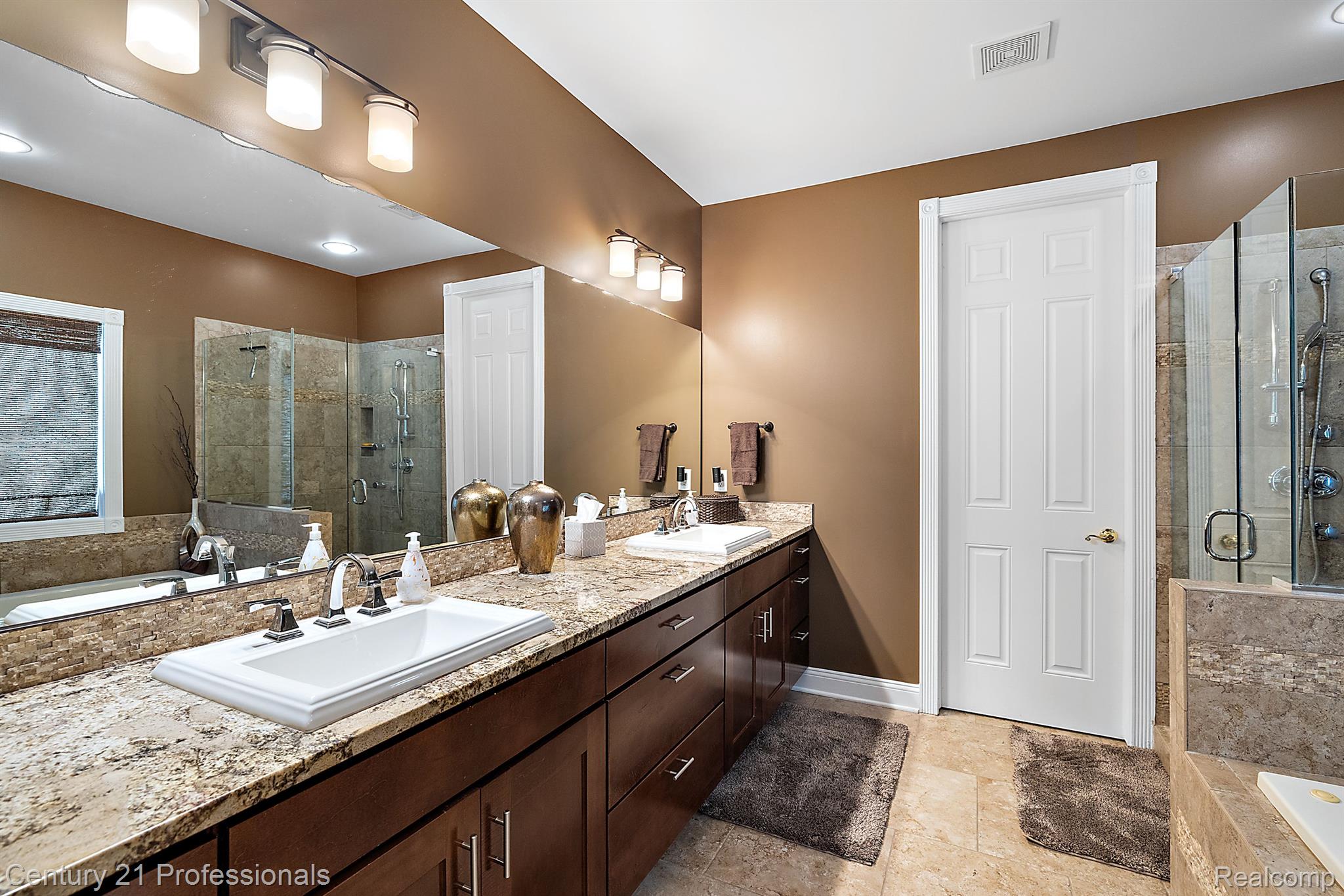 3318 CREEKVIEW Drive