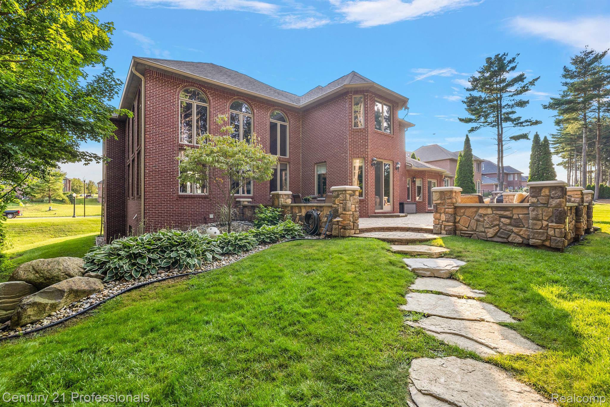 3318 CREEKVIEW Drive