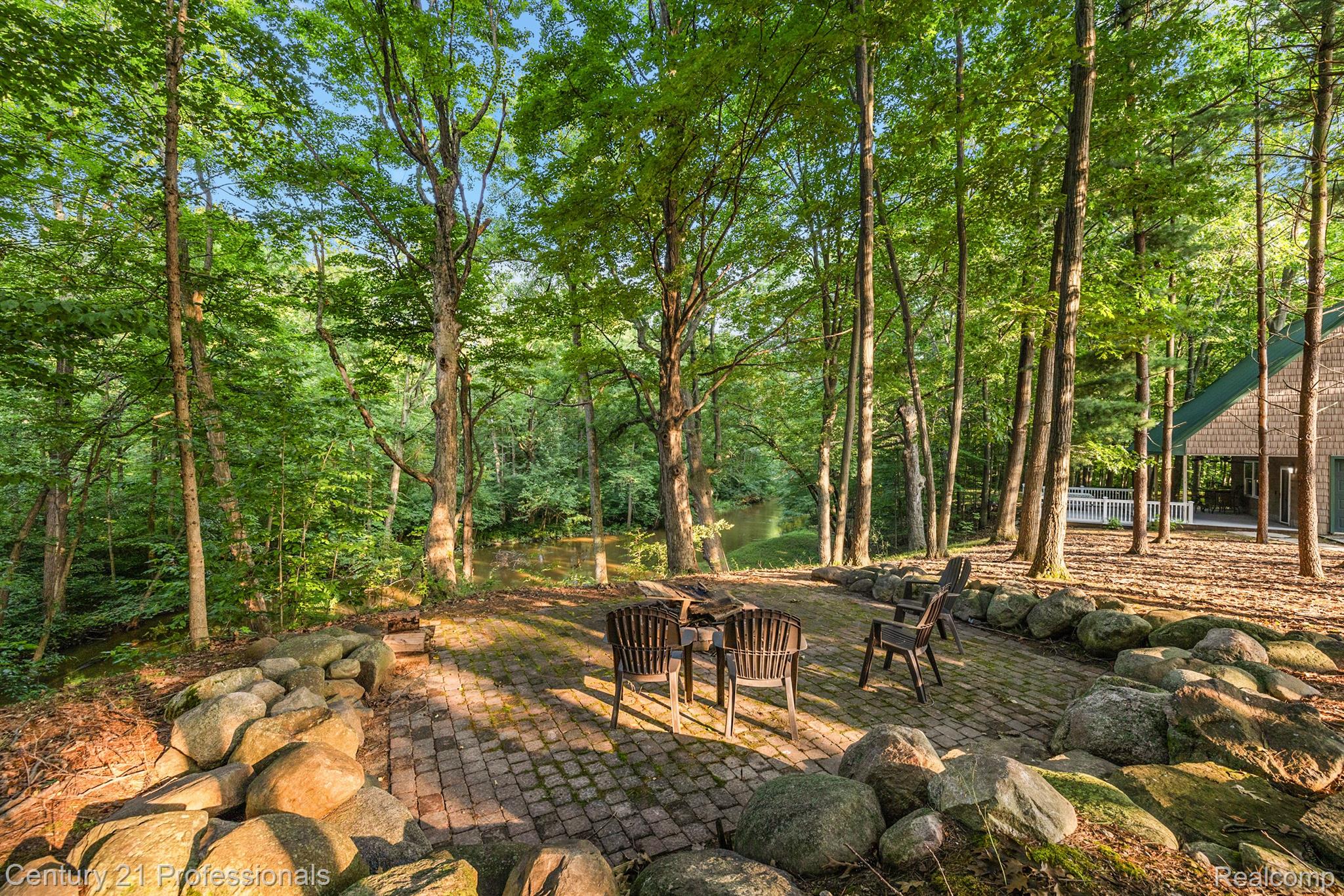 3318 CREEKVIEW Drive