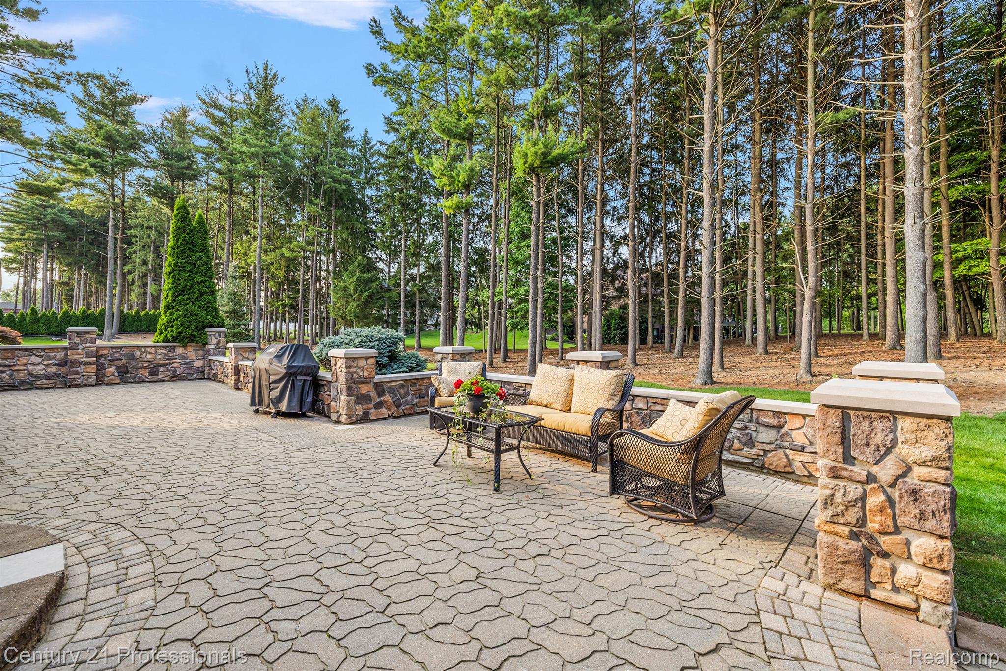 3318 CREEKVIEW Drive