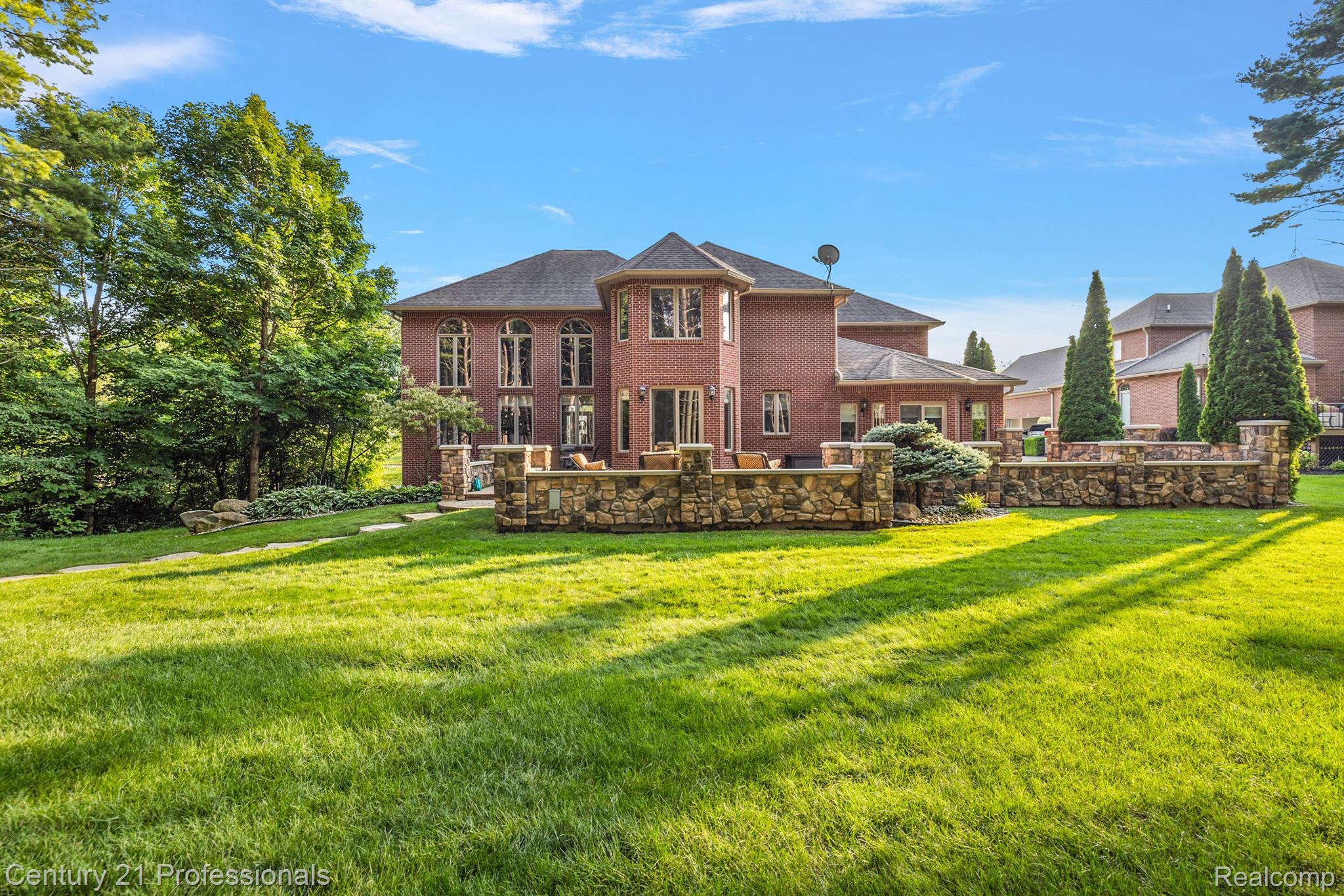 3318 CREEKVIEW Drive