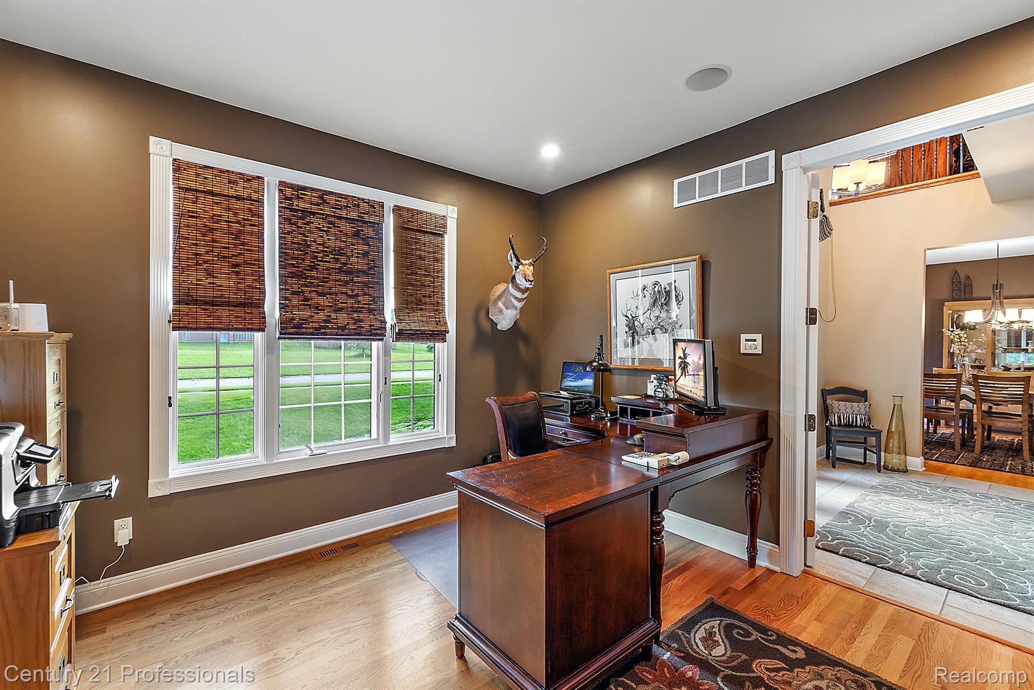 3318 CREEKVIEW Drive