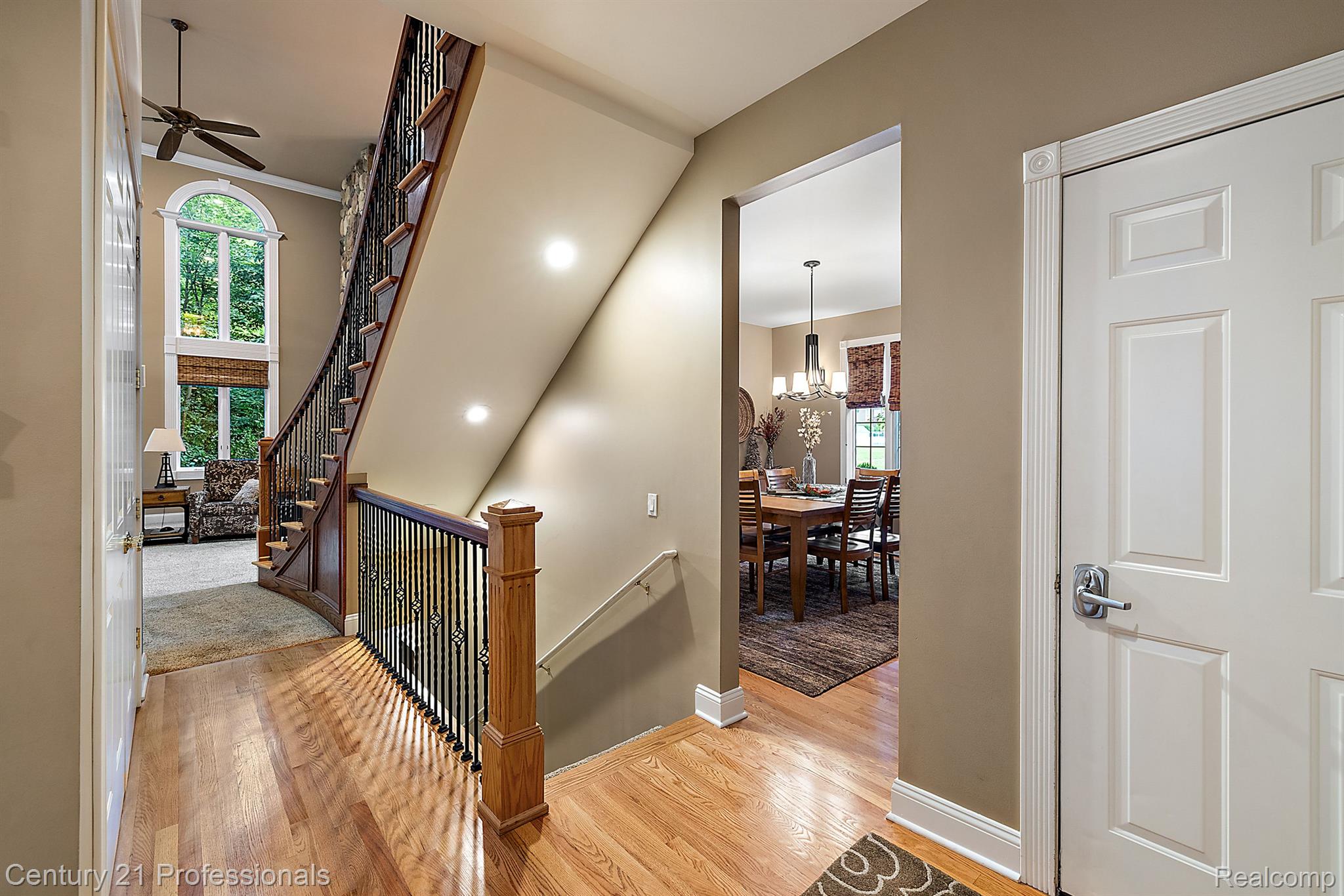 3318 CREEKVIEW Drive
